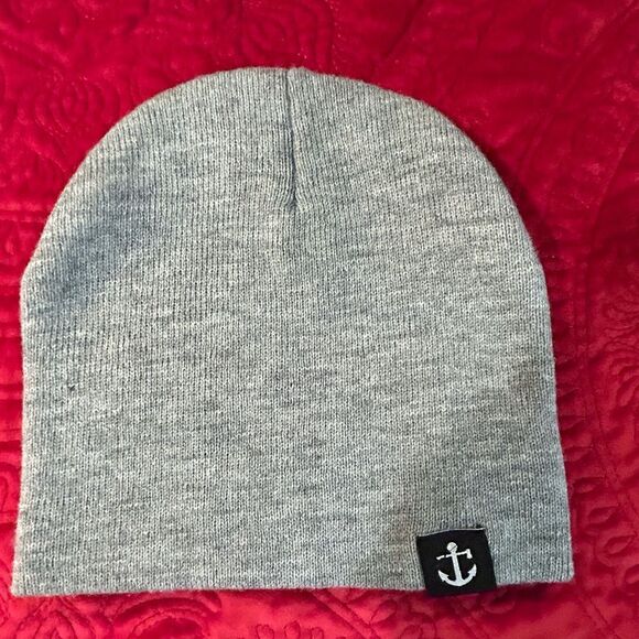 Yupoong toboggan  - Picture 1 of 3